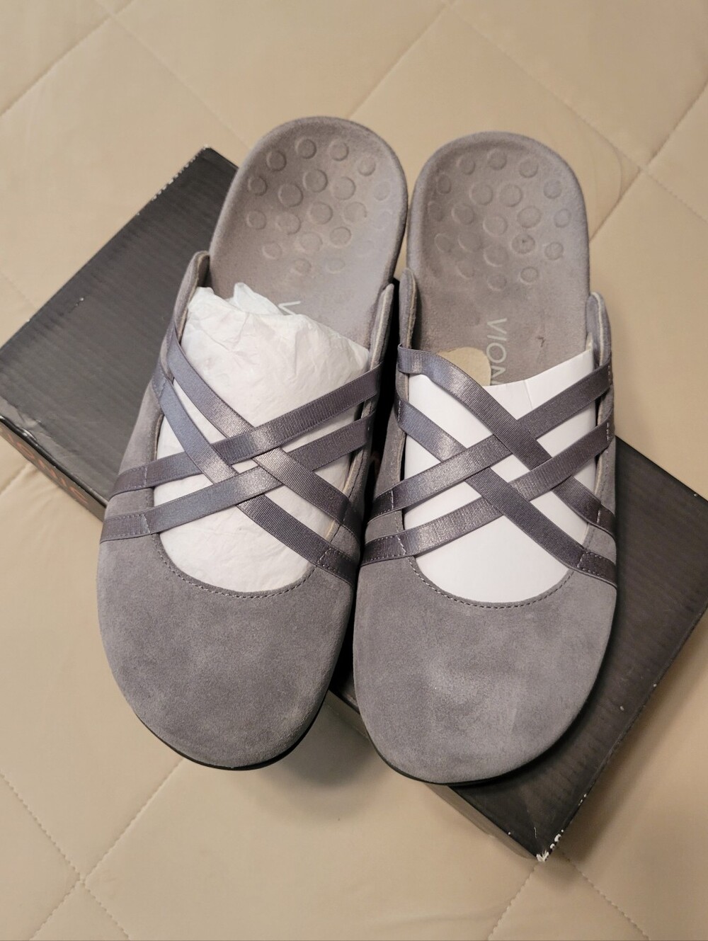 Vionic Claire Gray Suede Strappy Mules Clogs - Like New Size 10